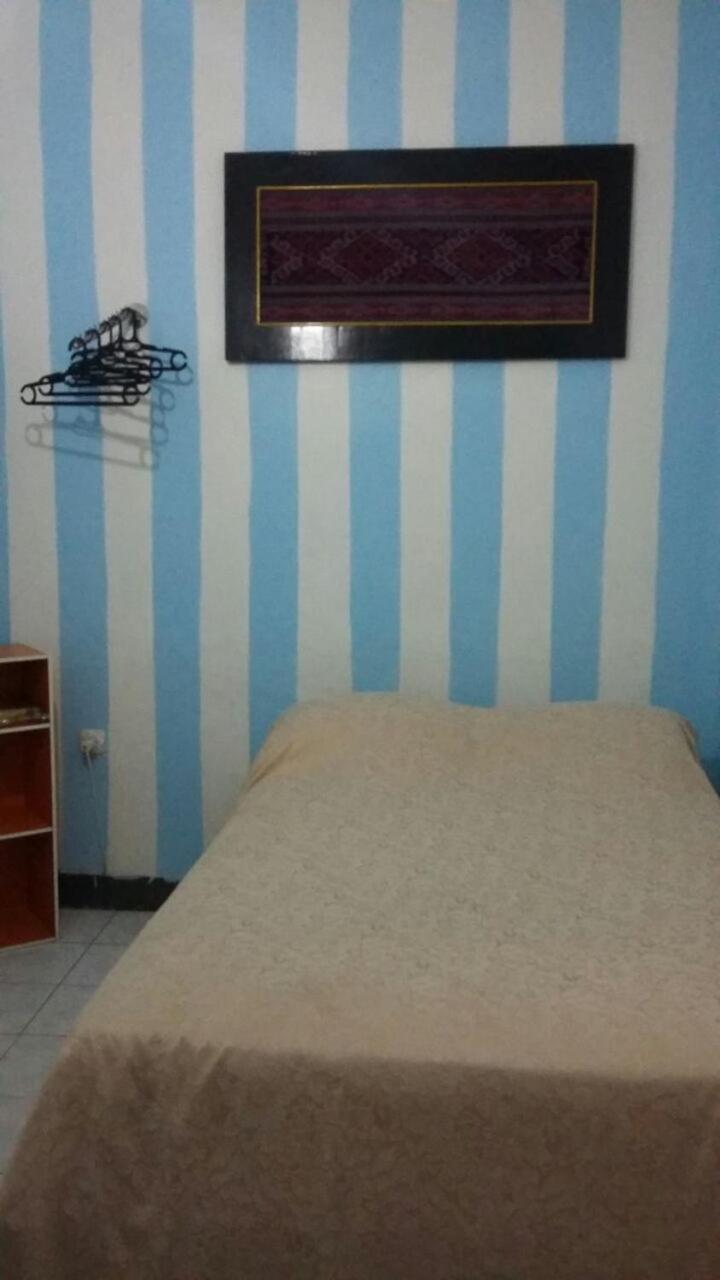 Isro Guesthouse Syariah Kepanjen Экстерьер фото