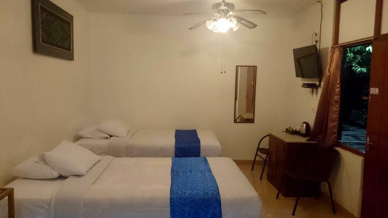 Isro Guesthouse Syariah Kepanjen Экстерьер фото