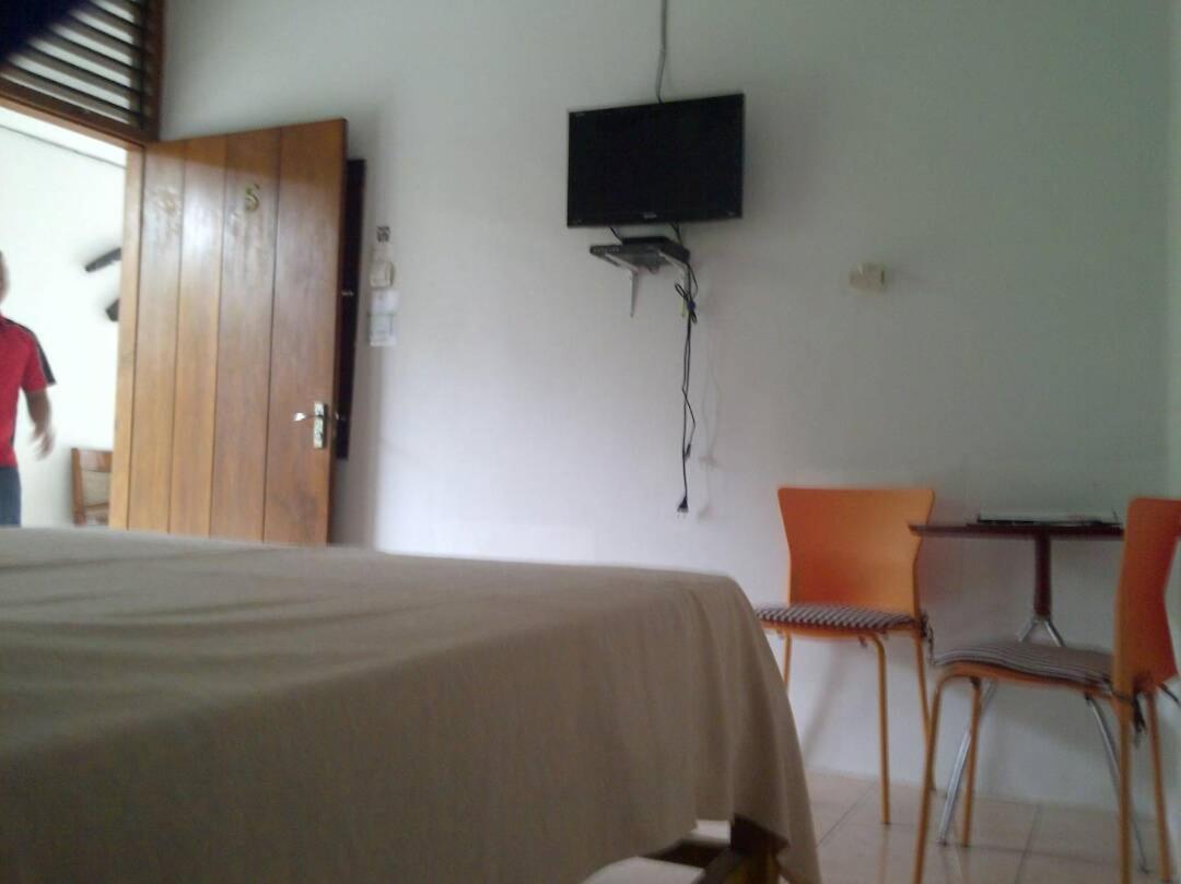 Isro Guesthouse Syariah Kepanjen Экстерьер фото